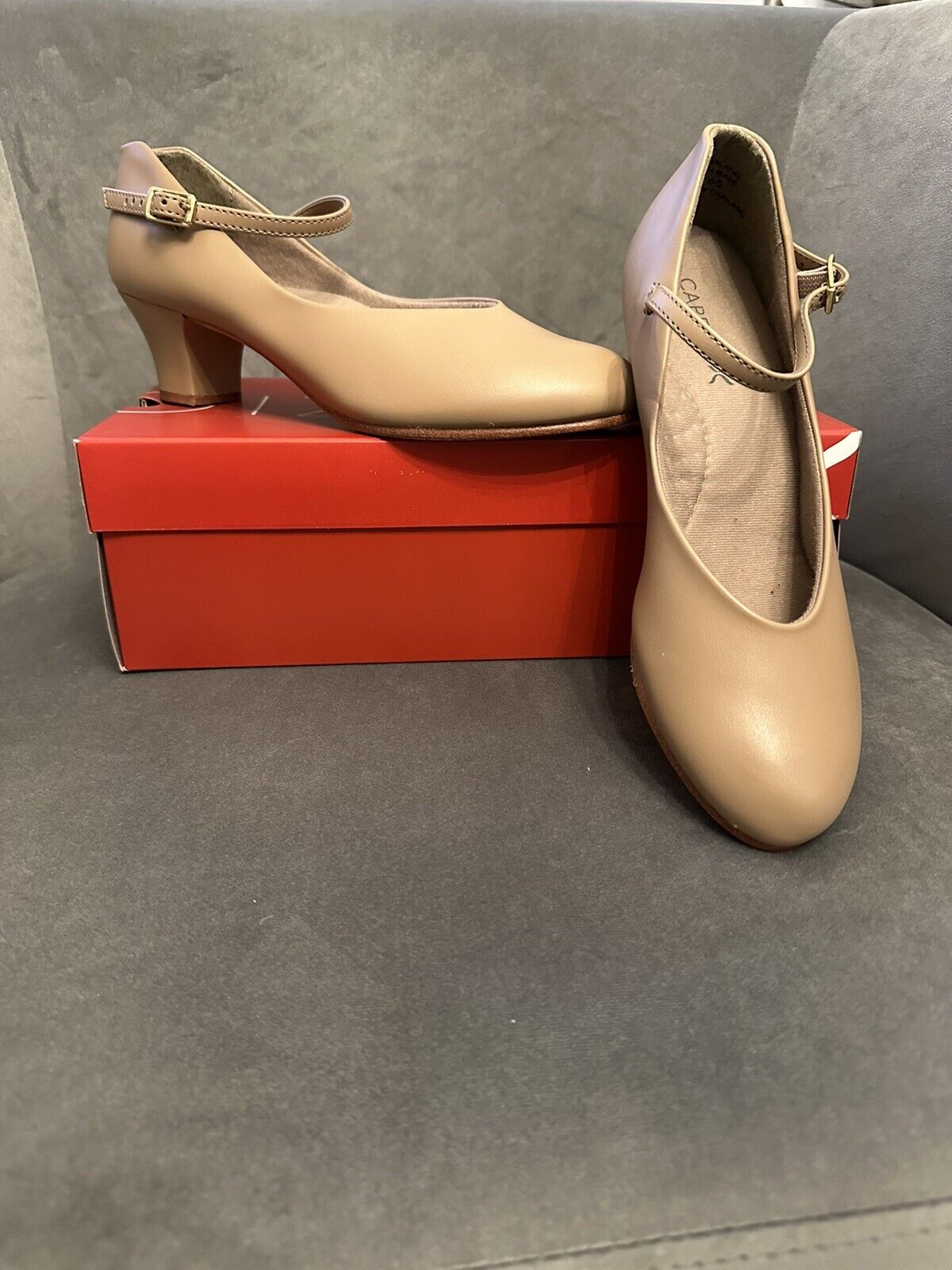 New! “capezio” #550 Caramel Character Shoes Size 7