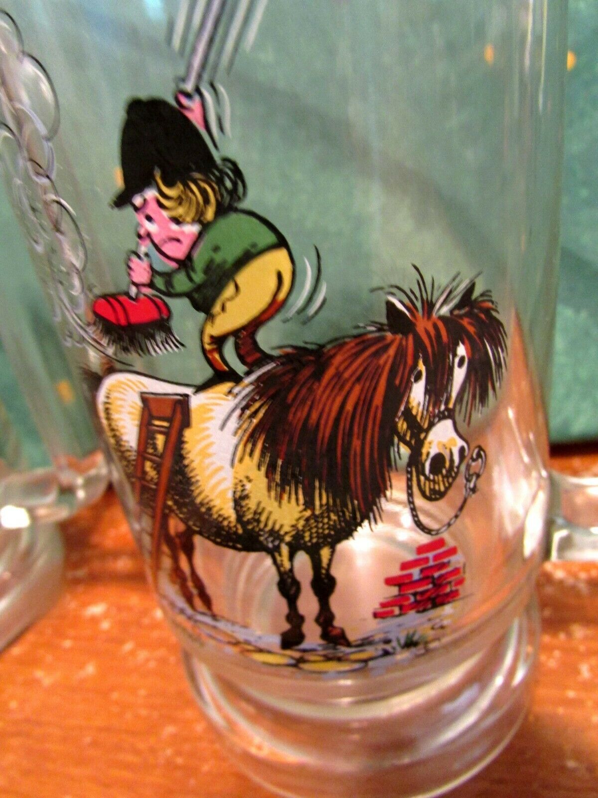 Norman Thelwell Cartoon Glass Tankard Glass Mug Girl Brushing Horse Funny Mint!