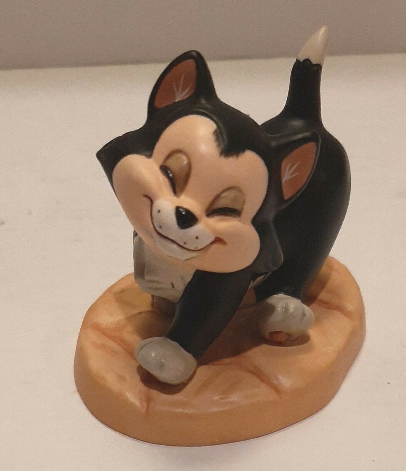 1996 Walt Disney Classic Collection Pinocchio  "say Hello To Figaro" Cat Ceramic