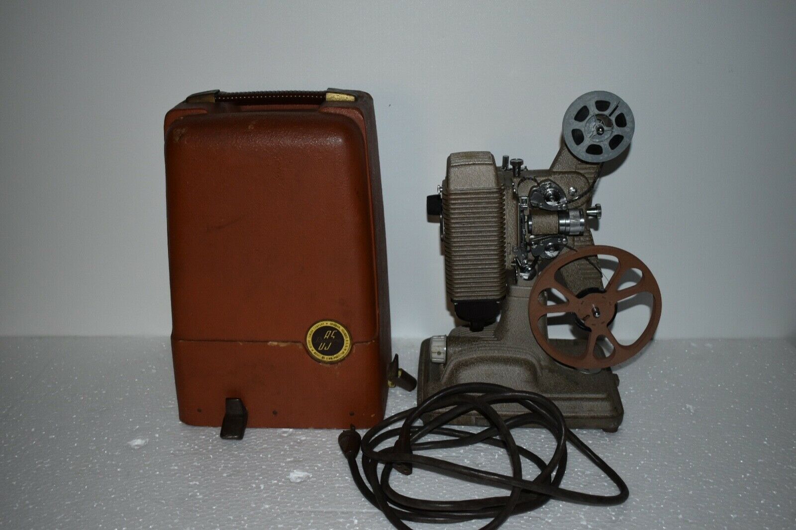 Revere  Mdl P85 8mm Movie Film Projector W/case & Test Film Works  #22