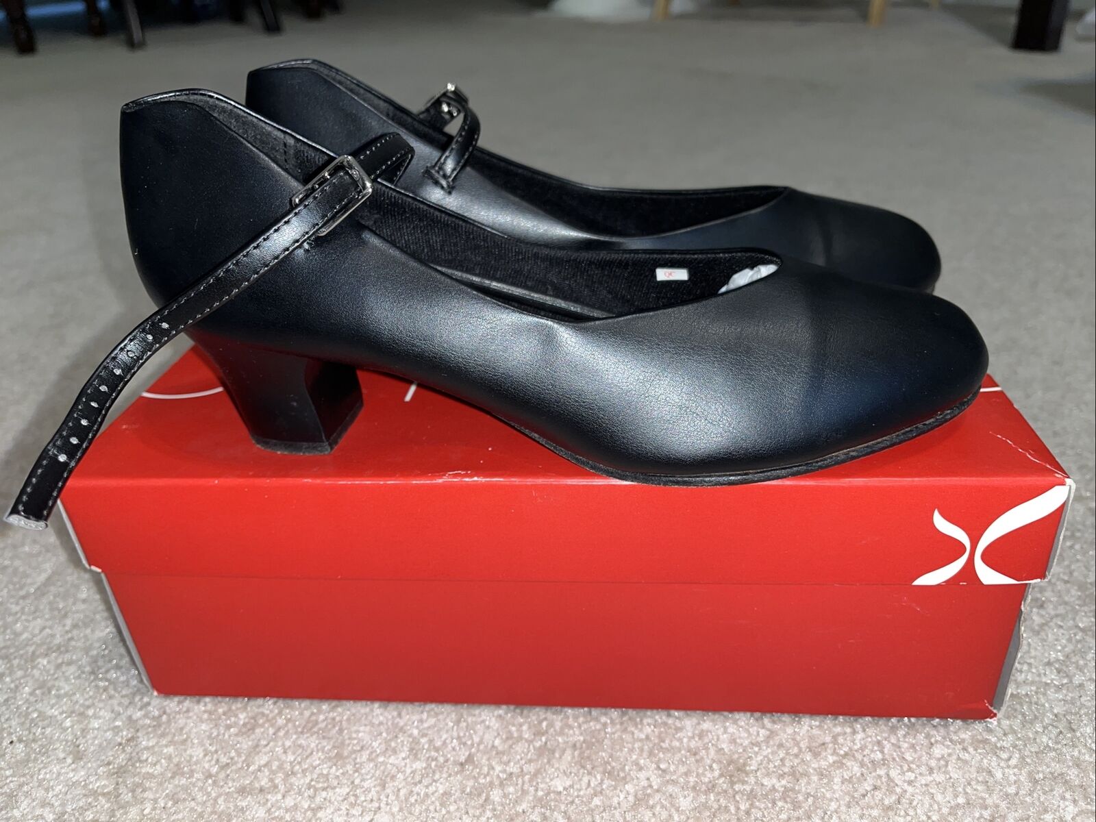 Capezio Women's Jr. Footlight Character Shoe, Black, 8.5 W Us